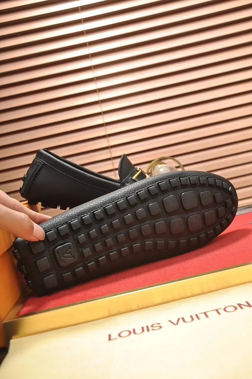 Men's men's shoes 💰420💶 [LV Doudou shoes] (sheepskin lining) new model is on the market, available on the official website. The new Doudou shoes are processed into single-color materials, and the uppers are made of imported cowhide material. The body of the shoe is fully hemmed with mark thread, and is lined with imported original cowhide leather. The elegant shoe shape is super suitable for all-matching, and the size is 38-44.